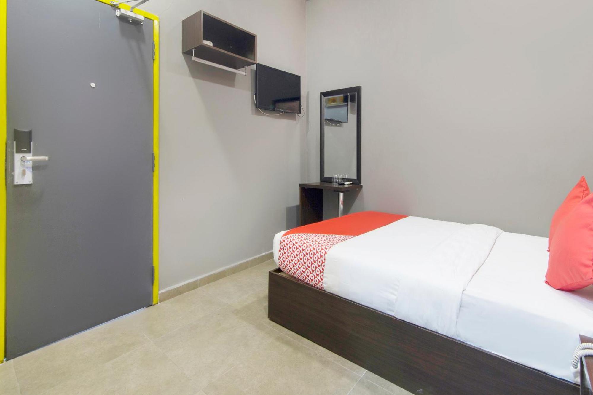Oyo 876 Hotel Sanctuary Петалинг Джая Екстериор снимка