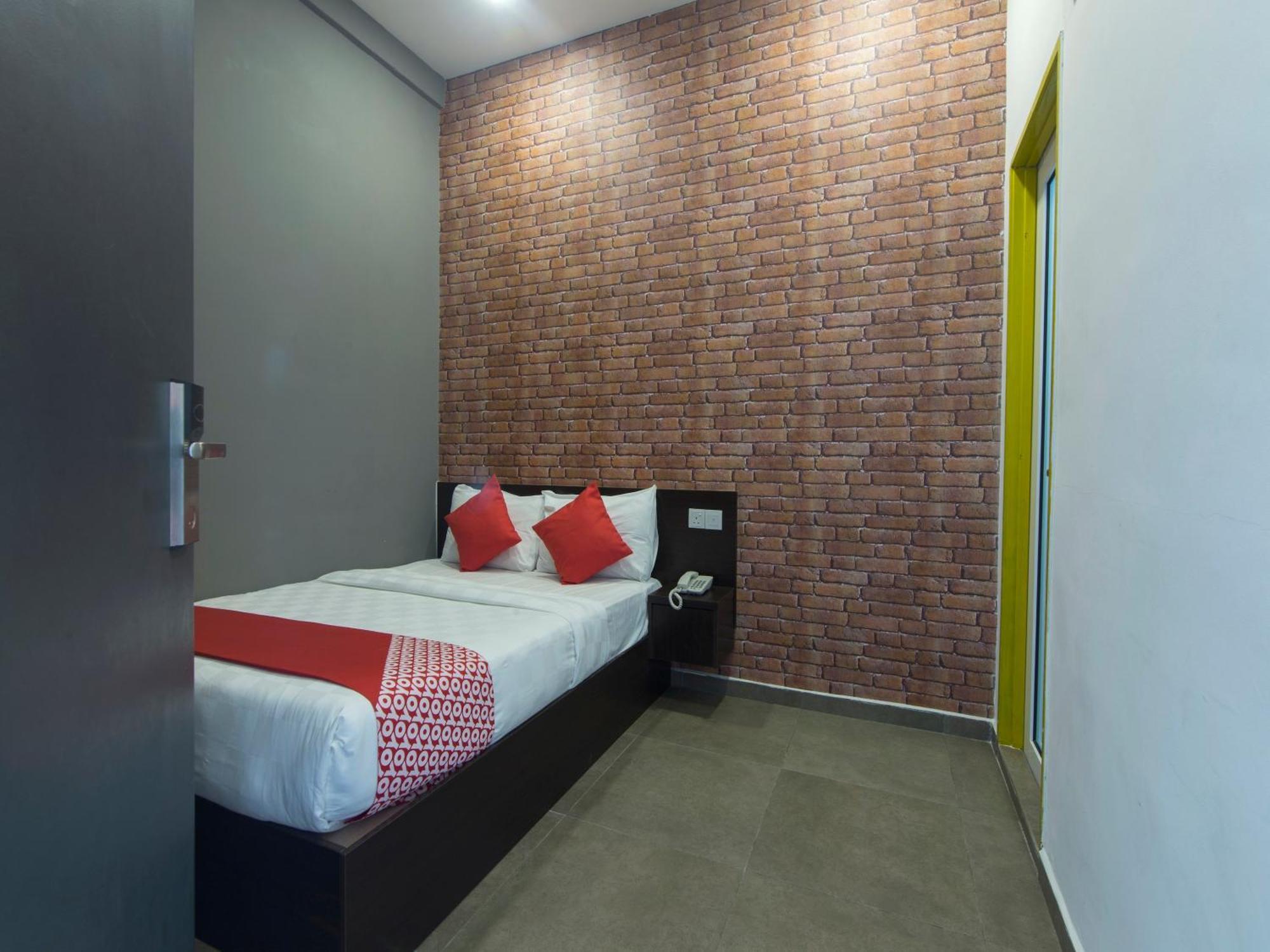 Oyo 876 Hotel Sanctuary Петалинг Джая Екстериор снимка