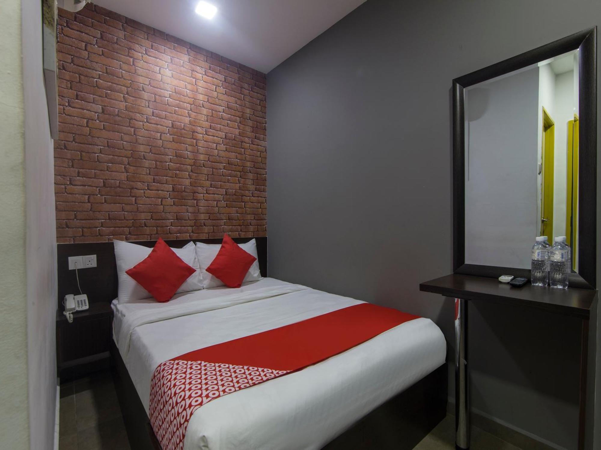 Oyo 876 Hotel Sanctuary Петалинг Джая Екстериор снимка