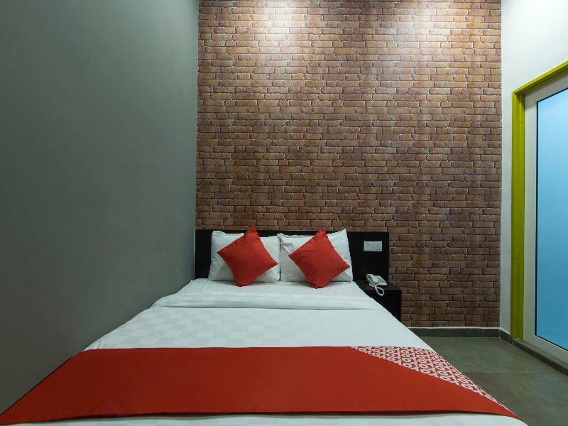 Oyo 876 Hotel Sanctuary Петалинг Джая Екстериор снимка